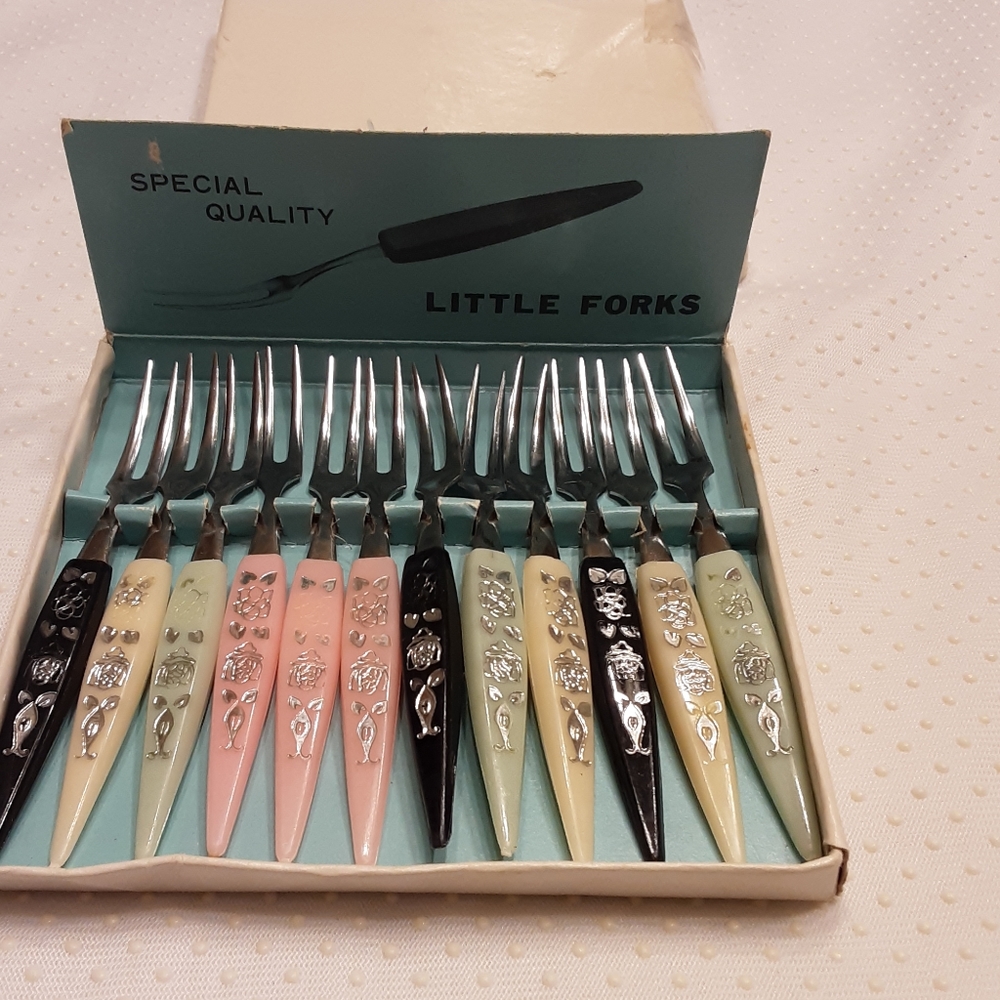Vintage 12 appetizer forks